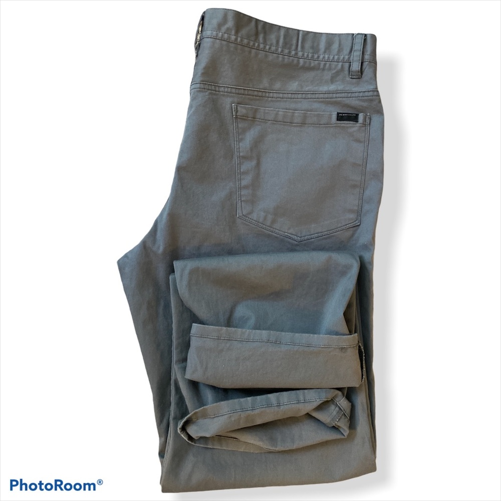 Perry Ellis Men’s Regular Fit Twill Pant - Grey